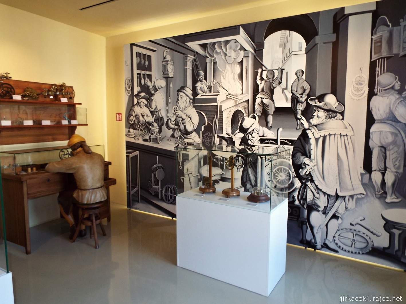 Šternberk - Expozice času 38 - Hodinářská dílna a zvláštnosti pohonu hodin