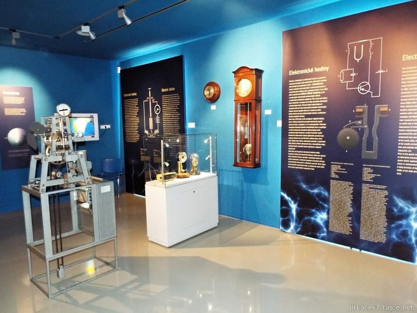 Šternberk - Expozice času 45 - Elektrické a elektronické hodiny