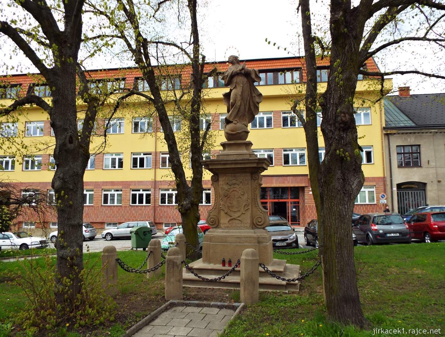 Vsetín - Horní náměstí - socha Neposkvrněného početí Panny Marie