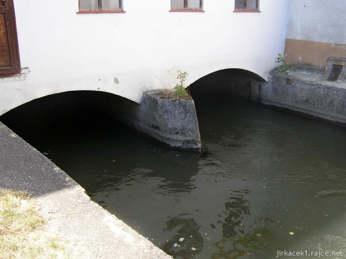 Litovel - První umělecký válcový mlýn - průtok pod mlýnem