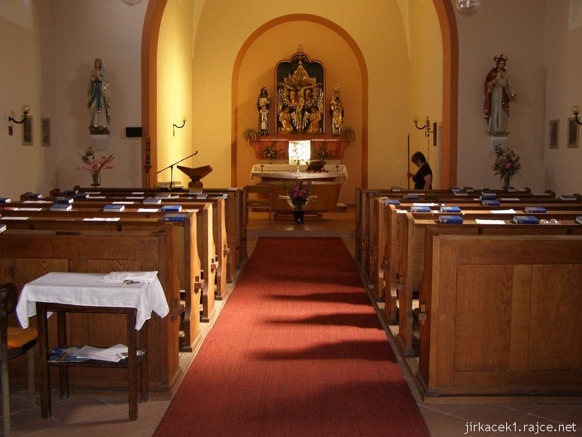Rozvadovice - kostel Nejsvětější Trojice - interiér