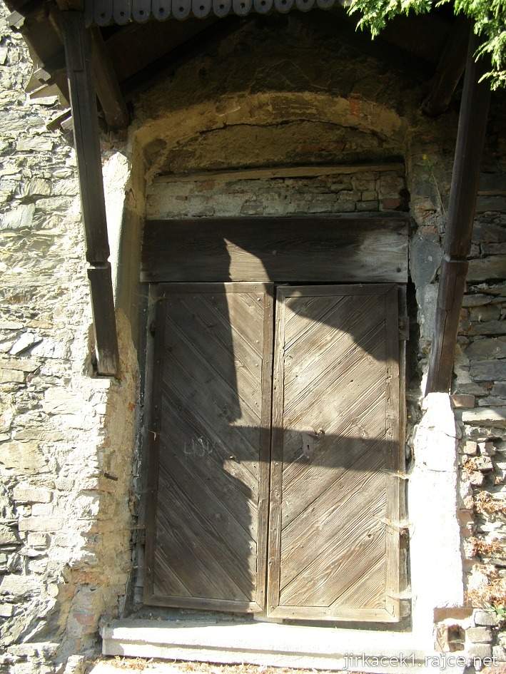 Náklo - Kostel sv. Jiří - boční vchod