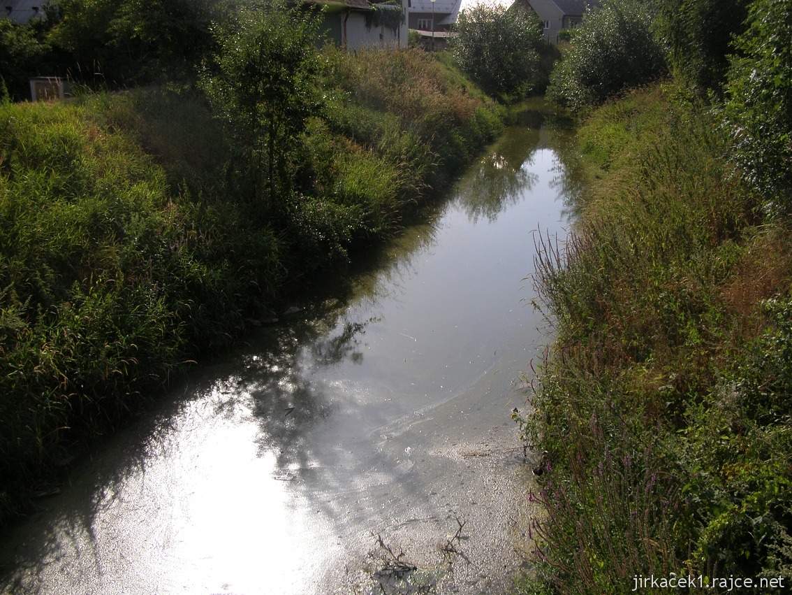 Hynkov - starý vodní mlýn - náhon