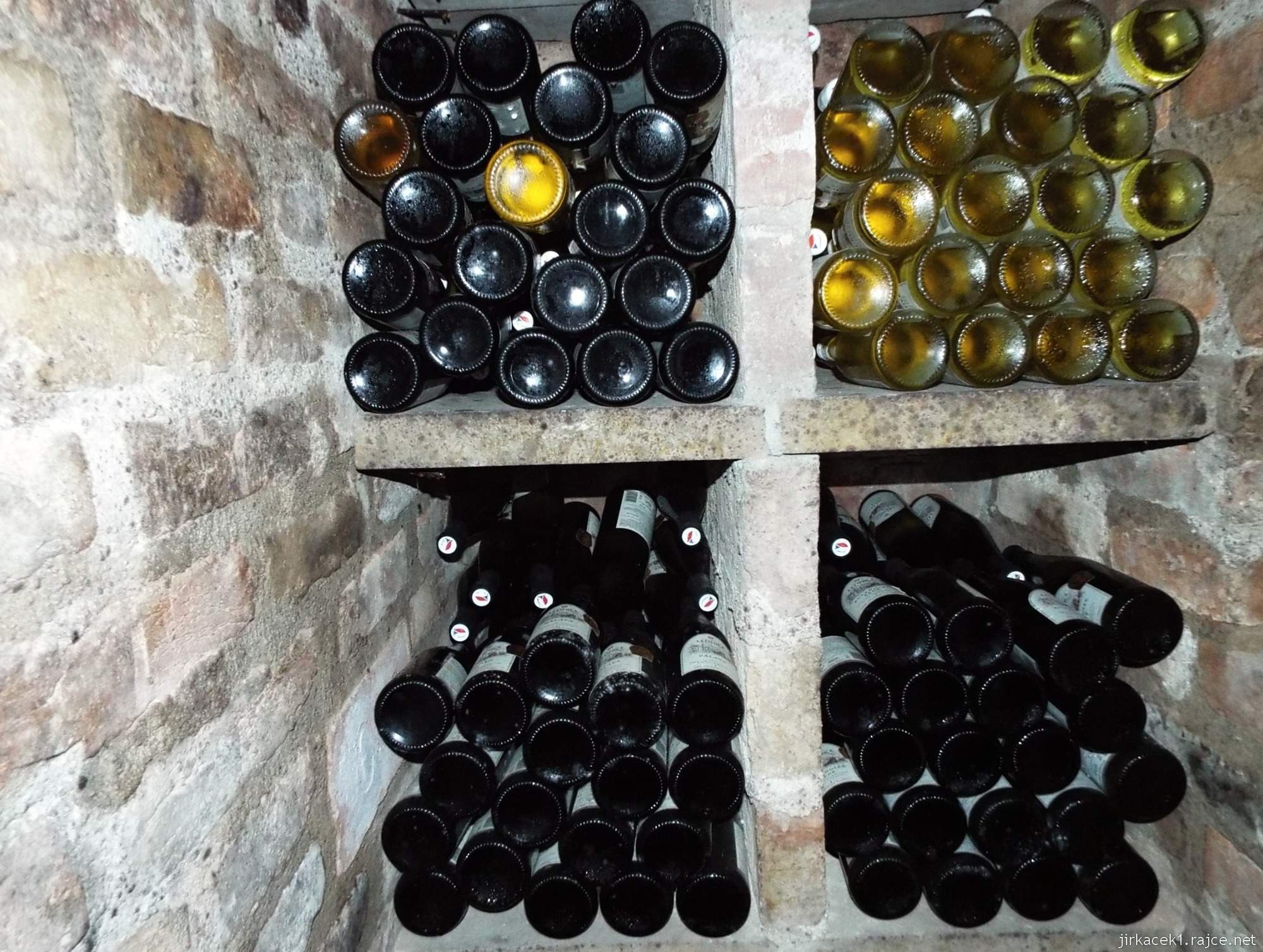 Valtické podzemí 16 - archívní sklep vinařství Valtického podzemí