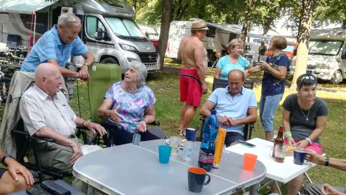Svou milou návštěvou nás poctili nestoři a zakladatelé Camping Clubu Rožnov paní Maruška Vaňutová a pan Vladimír Fassmann