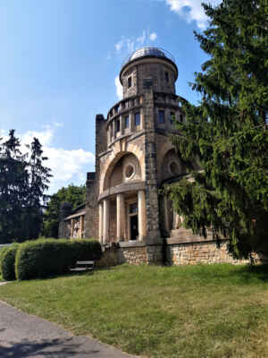 Na hřebenu severně od centra města byla v letech 1925 - 1938 postavena rozhledna "Masarykova věž samostatnosti".
