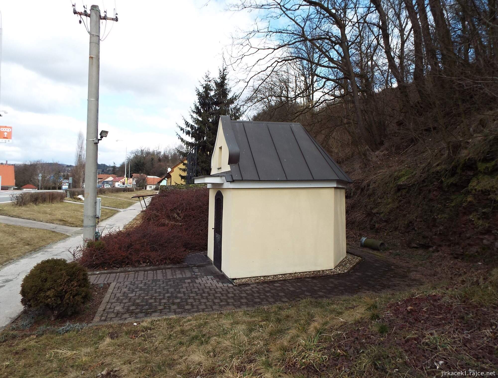 19 - Letovice - kaplička pod vodojemem 04