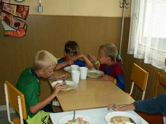 Míreč 2007 041 - V jídelně - byly knedlíky a smetanová omáčka