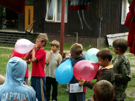 Míreč 2007 118 - Soutěž v nafukování balonků