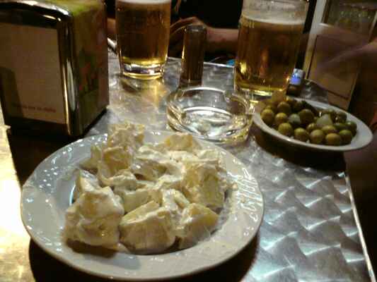 39 ZAJÍMAVOST k pivu v Madridu dostane skupina zákazníků (ne jednotlivec) brambory v majonéze a olivy